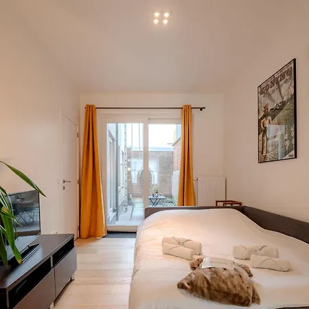 Out Of Office With Terrace By Interhome アパート